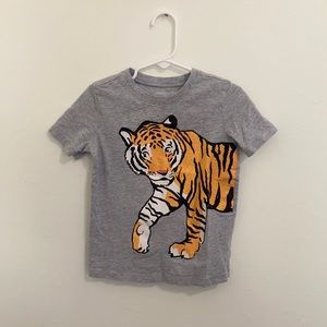 Boys short sleeve shirt size 4T from Carter’s